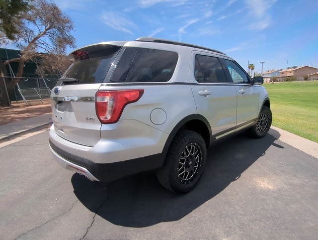 2017 Ford Explorer XLT photo 5