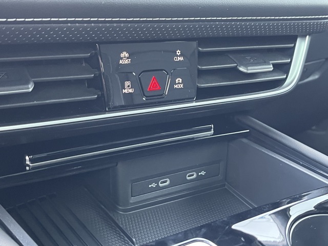 2025 Volkswagen Atlas Cross Sport SEL R-Line photo 42