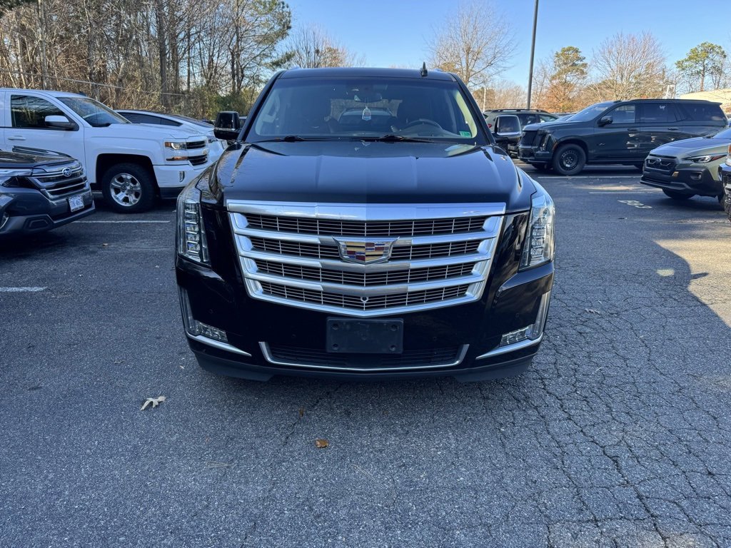 2017 Cadillac Escalade Luxury photo 2