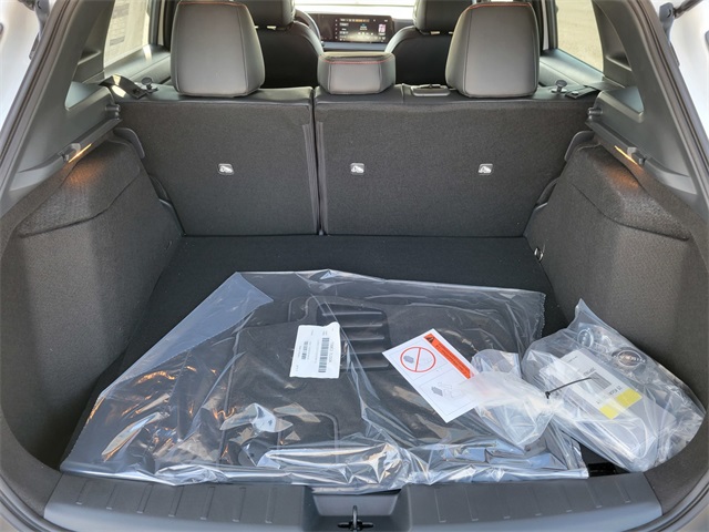 2025 Nissan Kicks SR photo 14