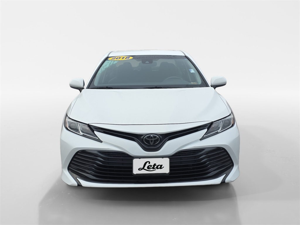 2018 Toyota Camry LE photo 3