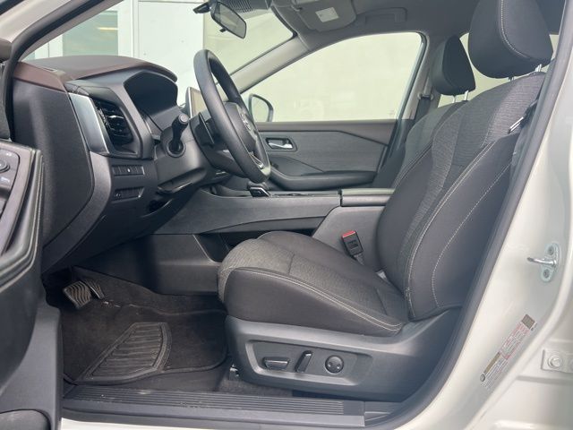 2023 Nissan Rogue SV photo 6