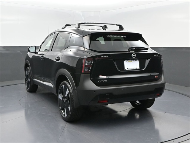 2025 Nissan Kicks SR photo 3
