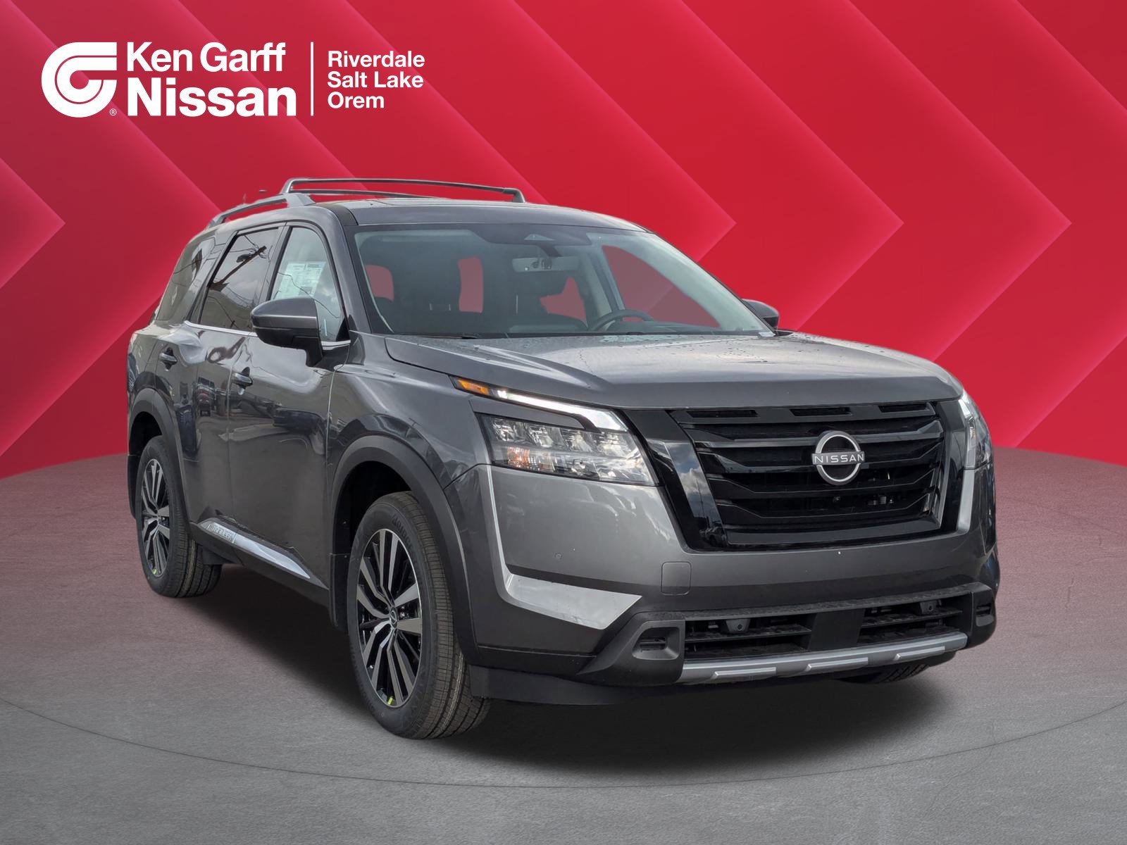 2025 Nissan Pathfinder Platinum's photo