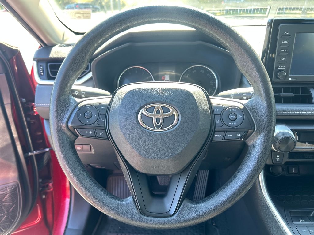 2022 Toyota RAV4 LE photo 24
