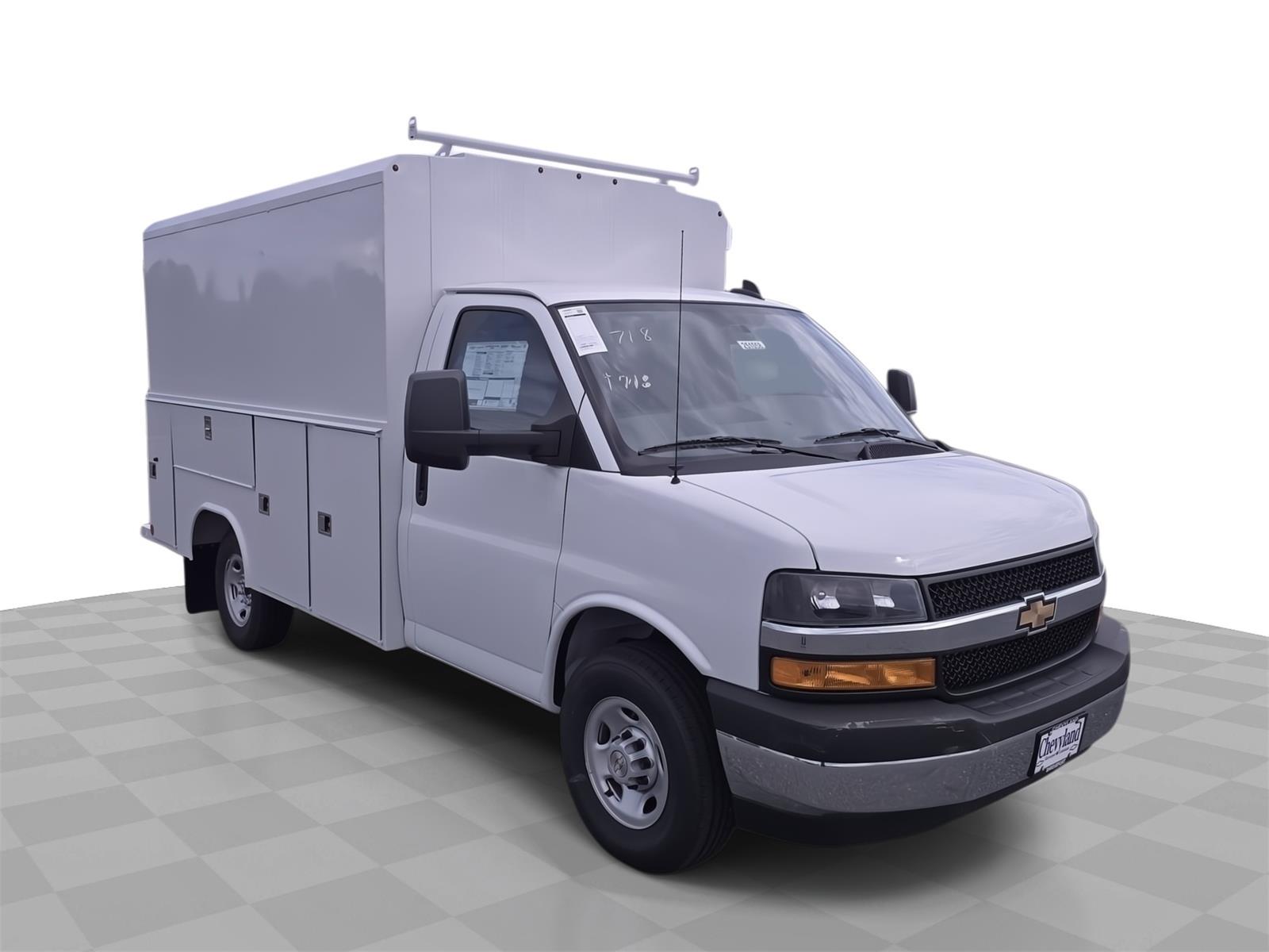 2025 Chevrolet Express Cutaway Base's photo