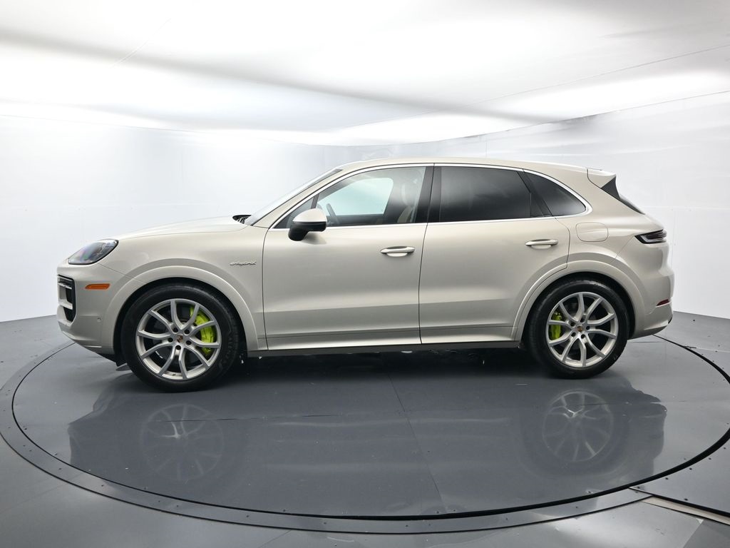 2025 Porsche Cayenne E-Hybrid S photo 2