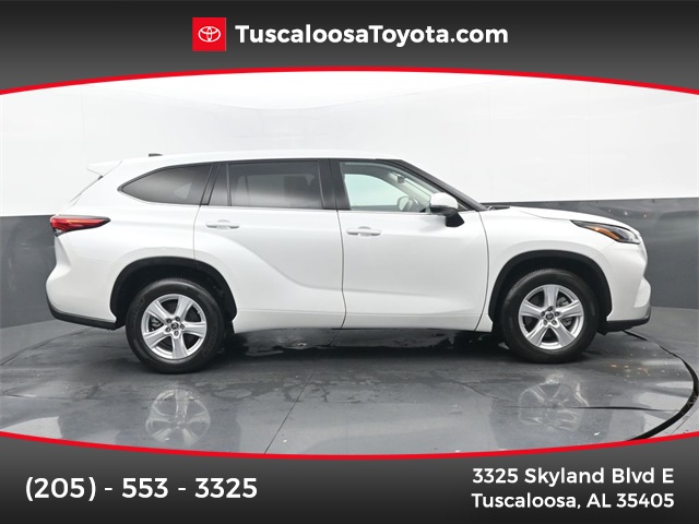 2022 Toyota Highlander LE's photo