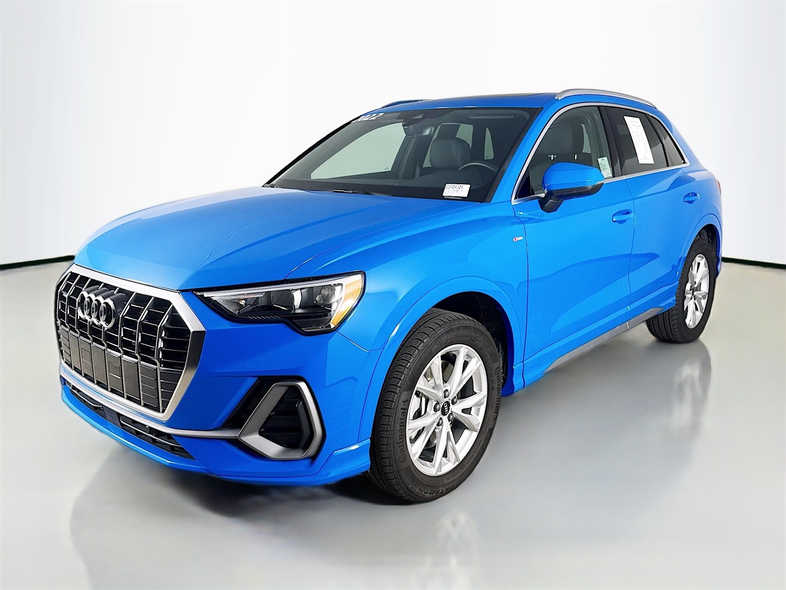 2022 Audi Q3 S line Premium photo 3