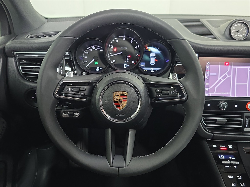 2026 Porsche Macan T photo 14