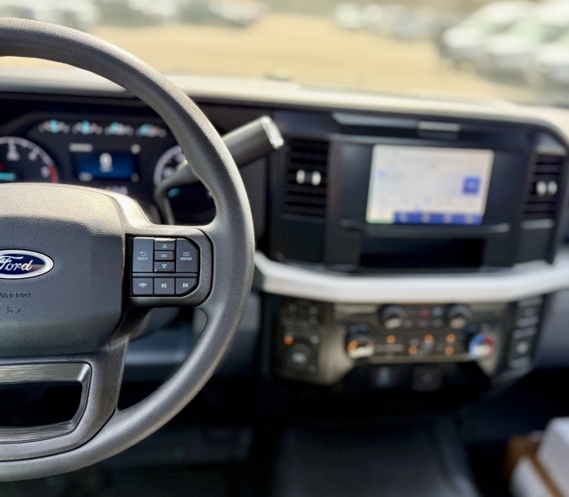 2025 Ford F-350 XL photo 4