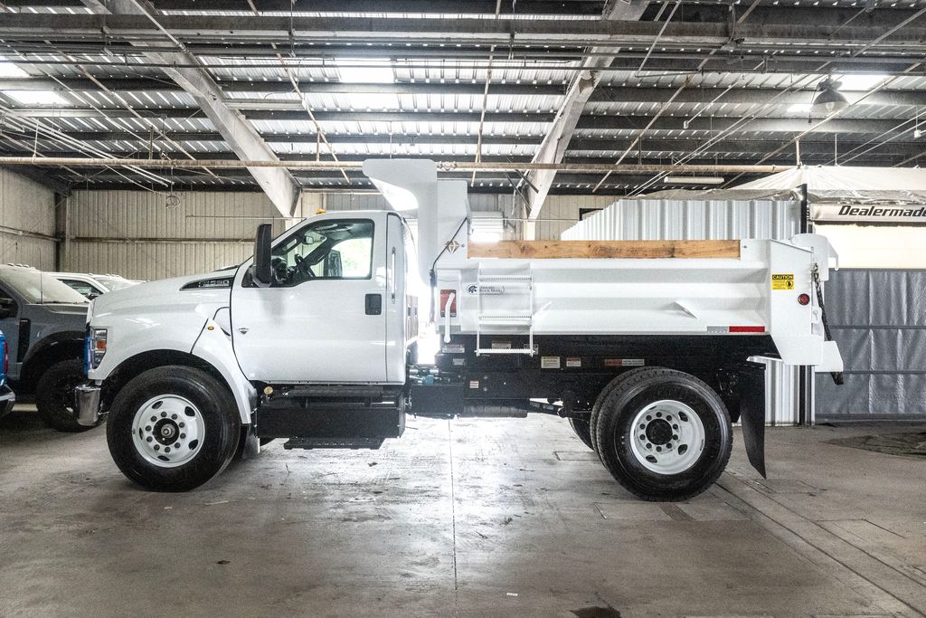 2025 Ford F-650 XL photo 3