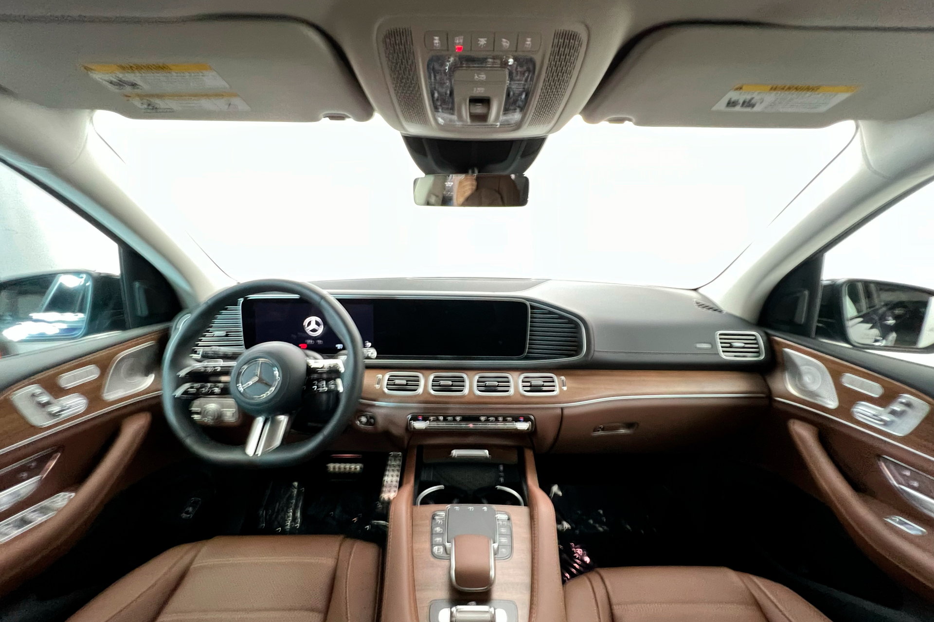 2025 Mercedes Benz GLS 450 4MATIC photo 9