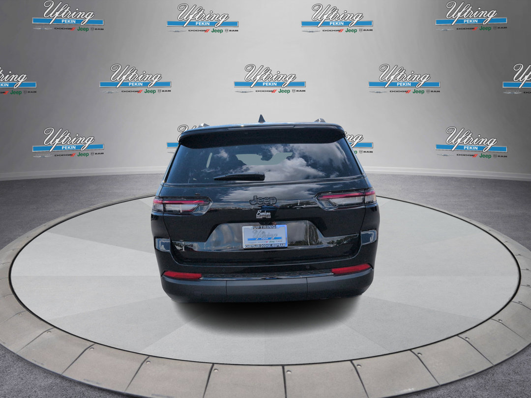 2025 Jeep Grand Cherokee Altitude photo 3