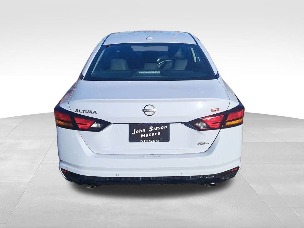 2025 Nissan Altima 2.5 SR photo 4