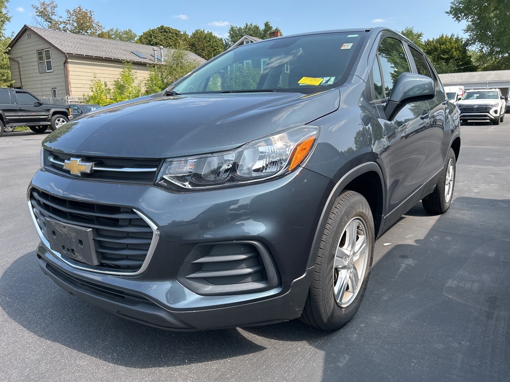 2022 Chevrolet Trax LS photo 3