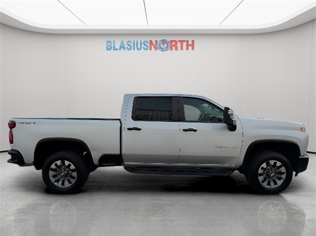 2022 Chevrolet Silverado 2500HD Custom photo 2