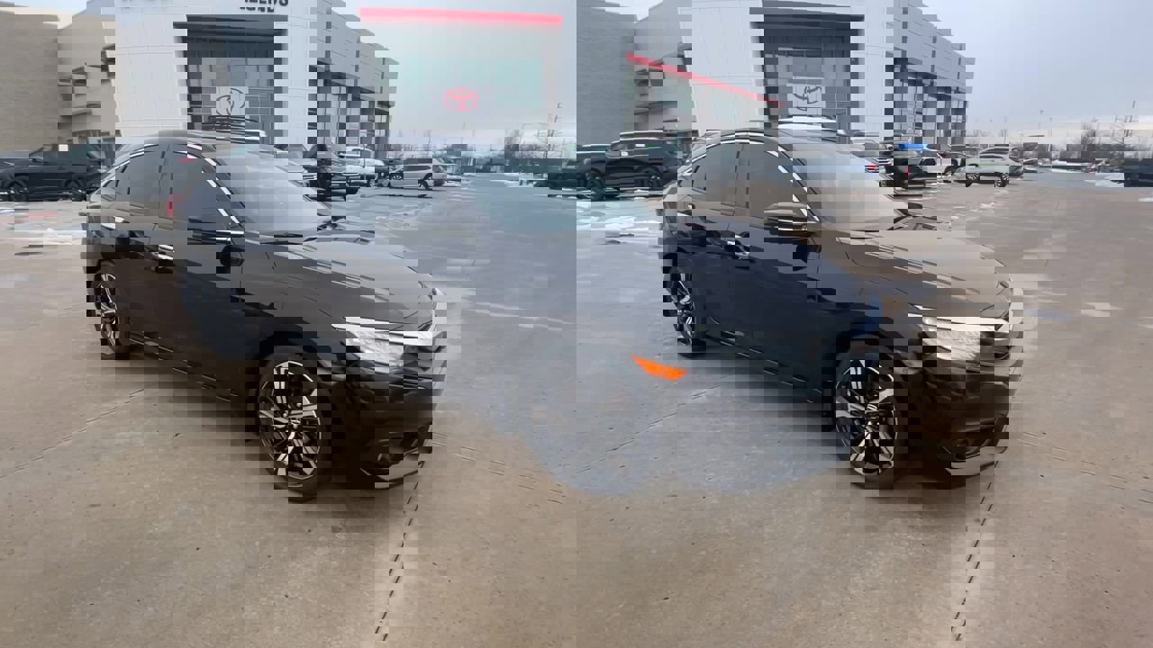 Used 2018 Honda Civic Touring with VIN 19XFC1F92JE002581 for sale in Kansas City