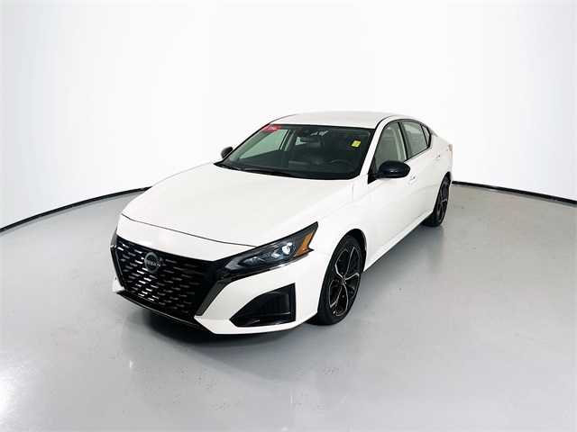 2023 Nissan Altima 2.5 SR photo 4