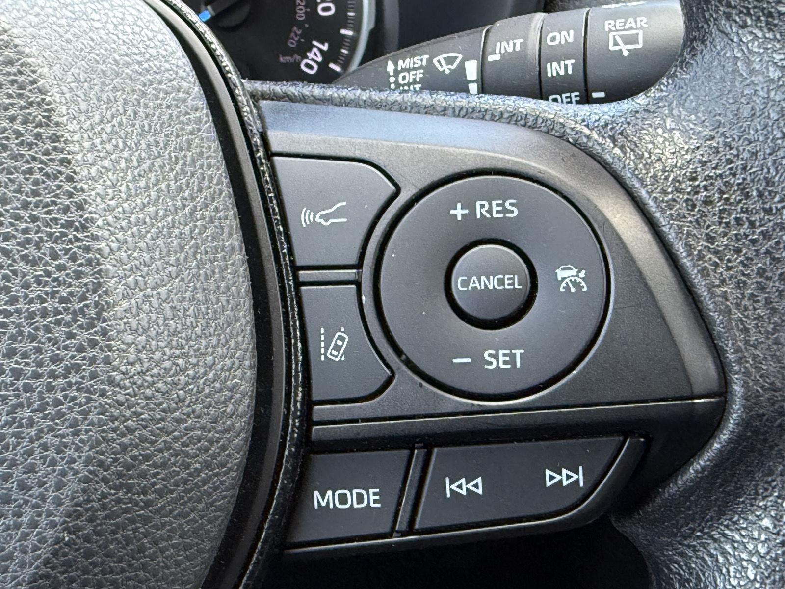 2021 Toyota RAV4 Hybrid XLE photo 20