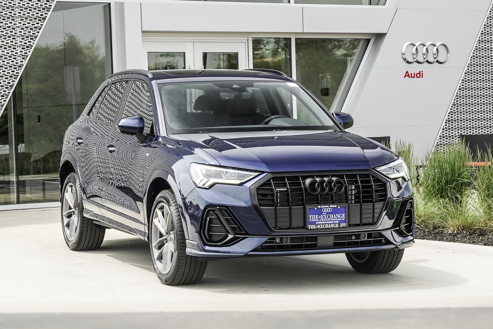 2025 Audi Q3 S line Premium photo 2