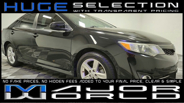 2014 Toyota Camry SE's photo