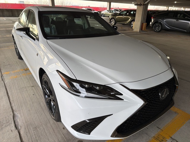 2025 Lexus ES 350's photo