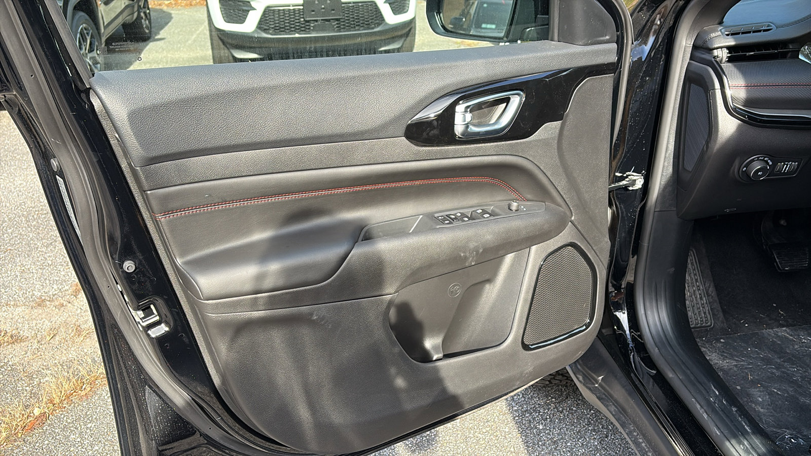 2026 Jeep Compass Trailhawk photo 2