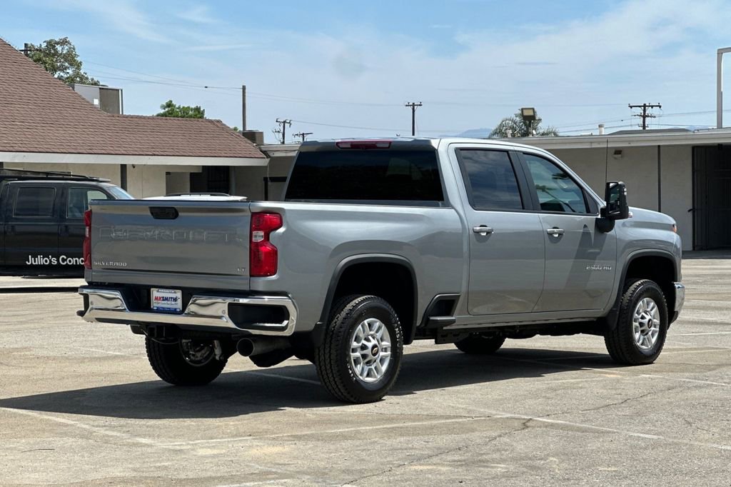 2025 Chevrolet Silverado 2500HD LT photo 3