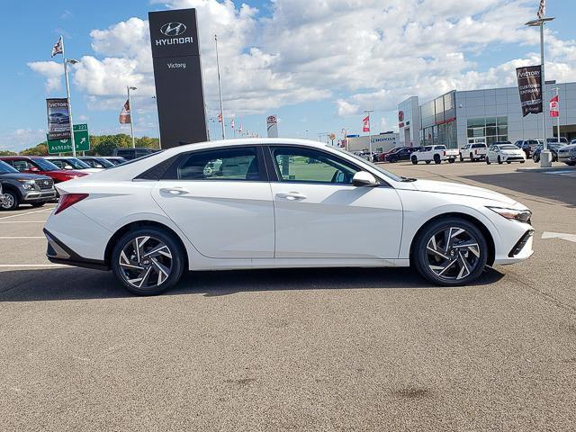 2025 Hyundai Elantra Hybrid Limited photo 4