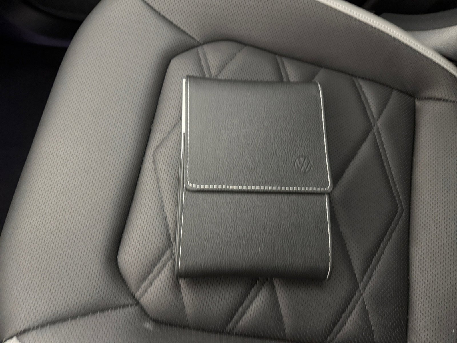 2025 Volkswagen Atlas Peak Edition SE photo 3