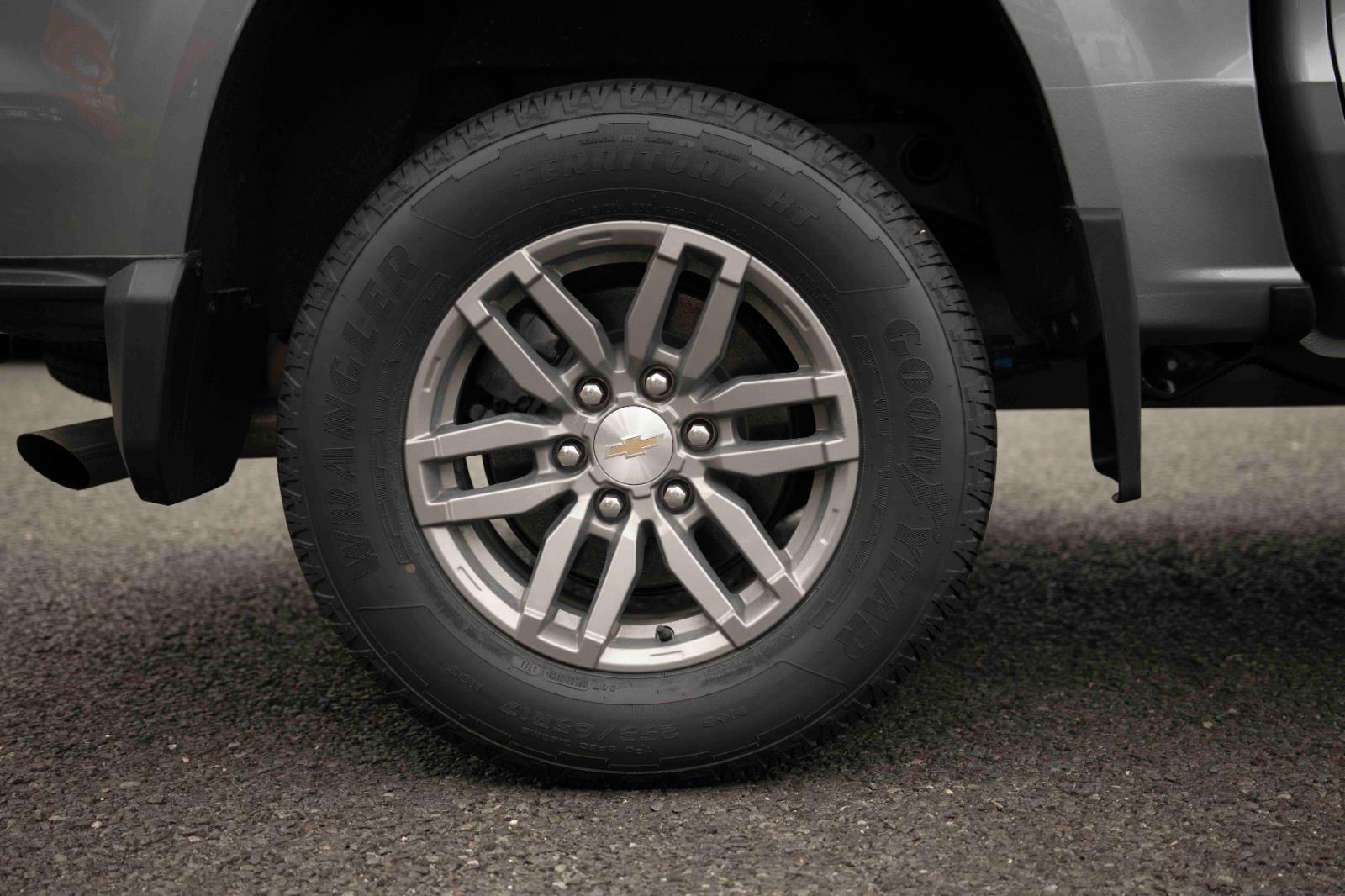 2025 Chevrolet Colorado Work Truck LT photo 9