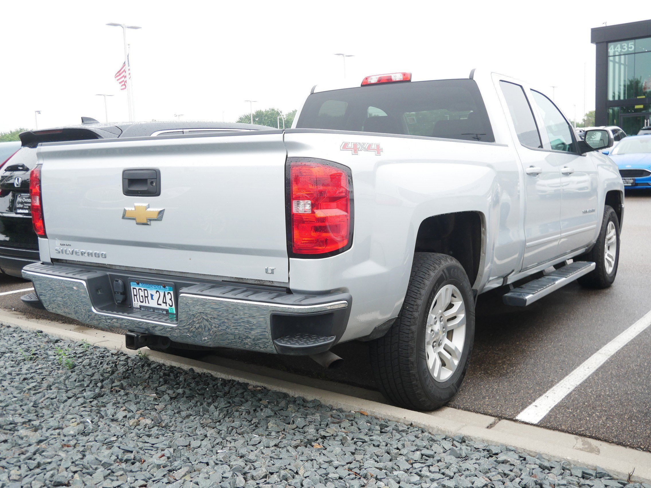 2017 Chevrolet Silverado 1500 LT photo 4