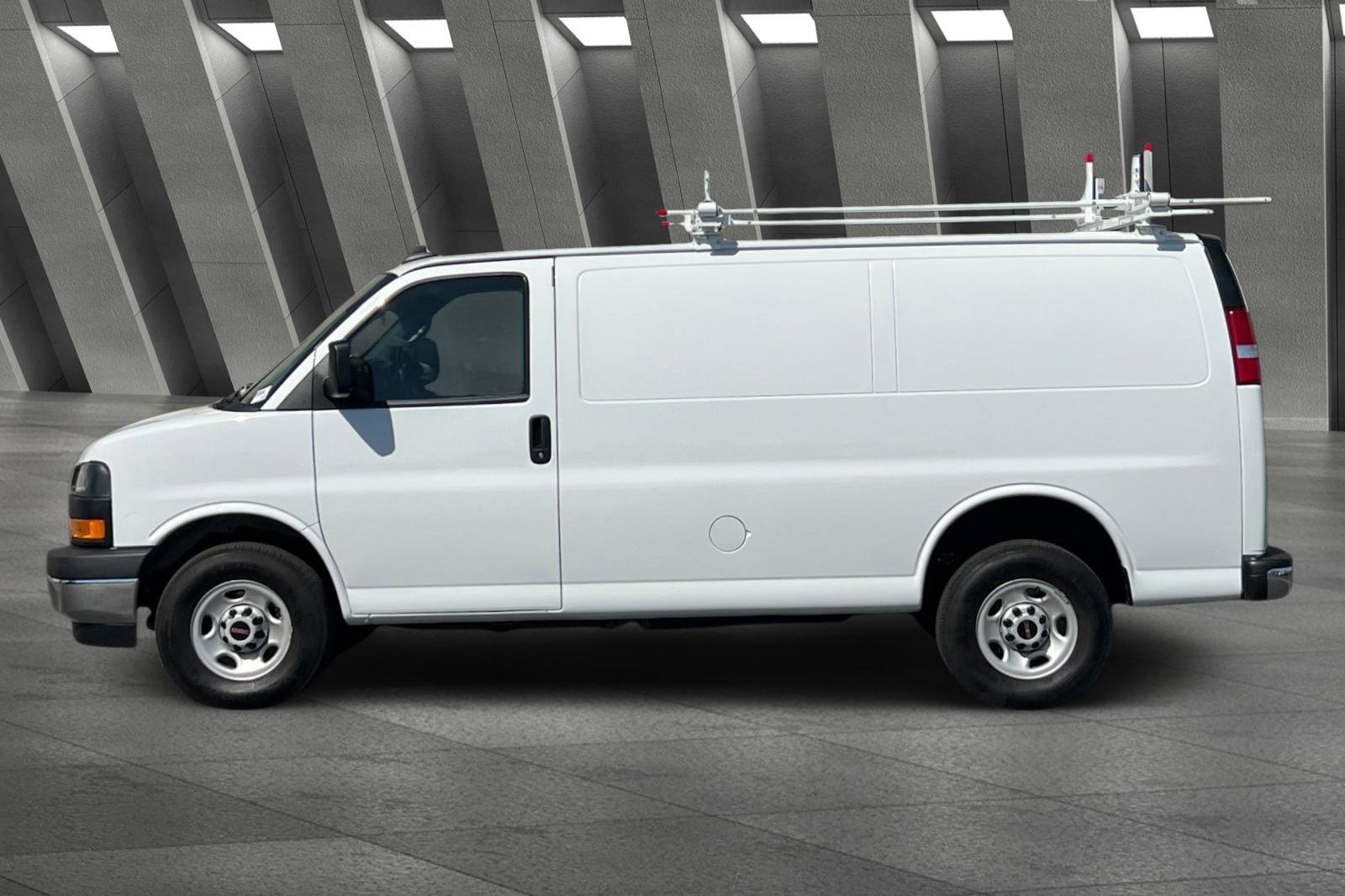 2023 Gmc Savana Cargo 2500 photo 5