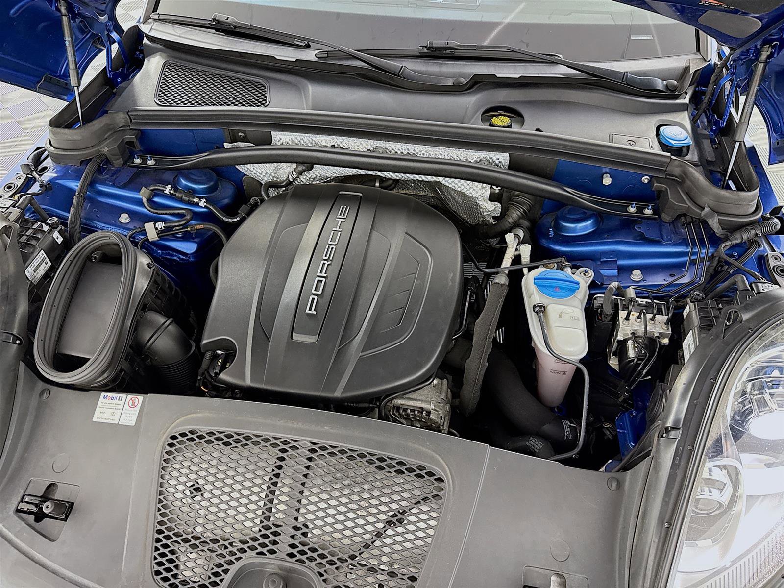 2018 Porsche Macan Base photo 31