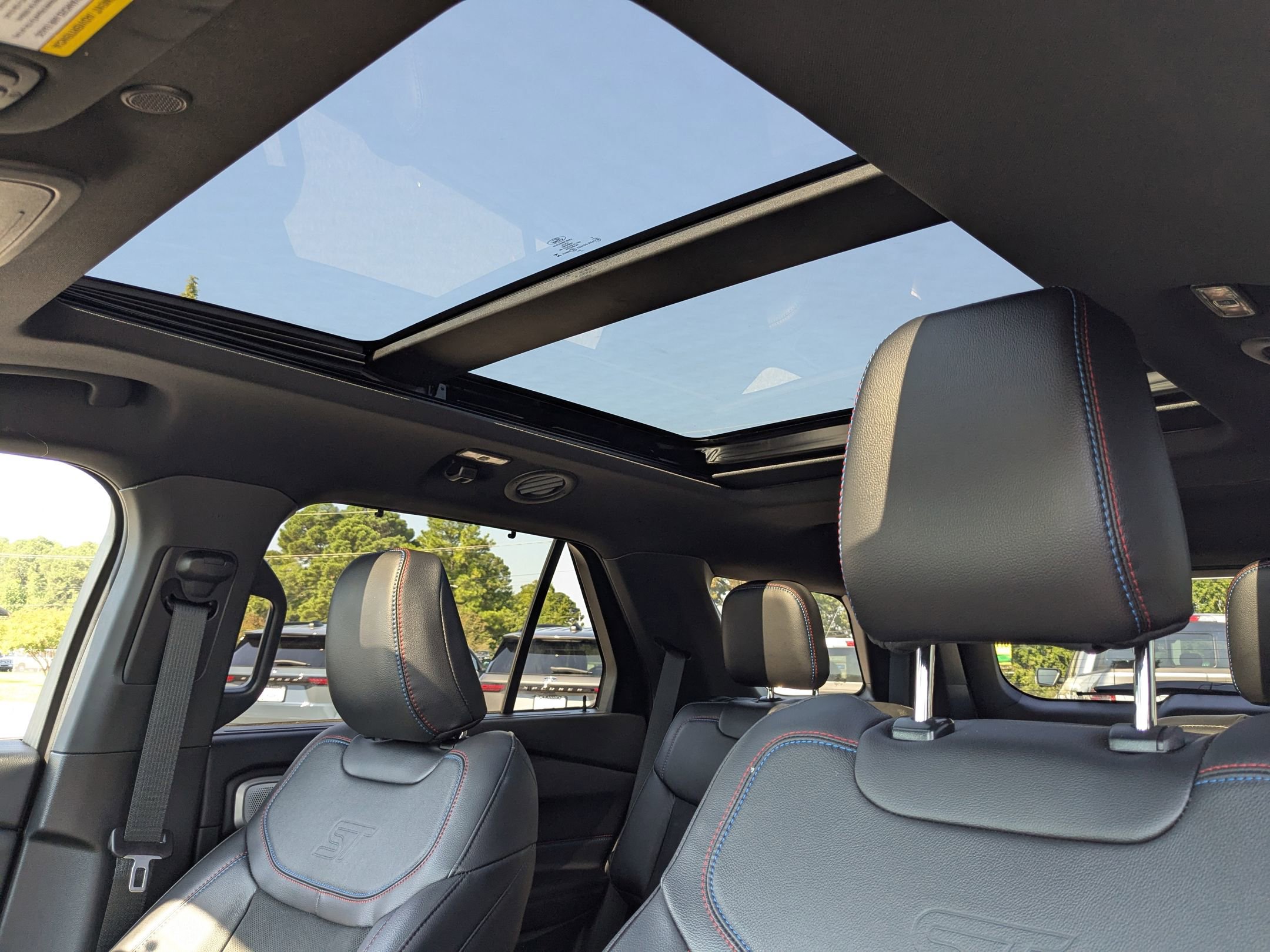 2024 Ford Explorer ST photo 17