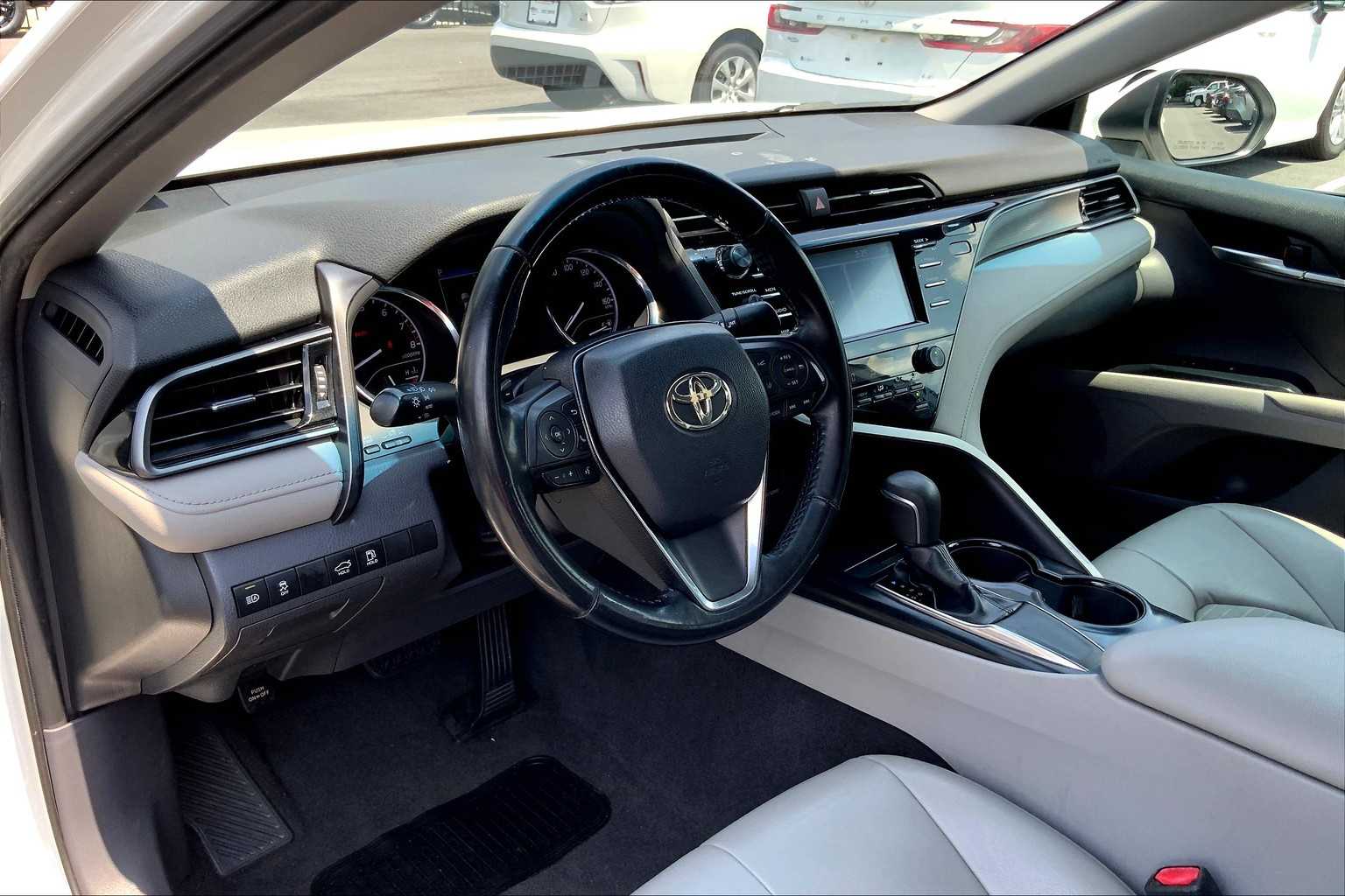 2019 Toyota Camry SE photo 14