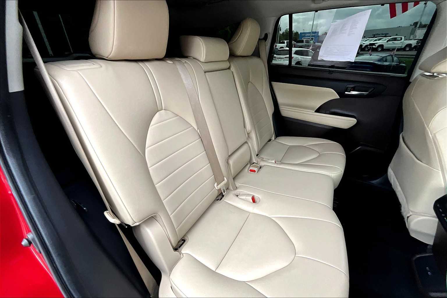 2022 Toyota Highlander XLE photo 19