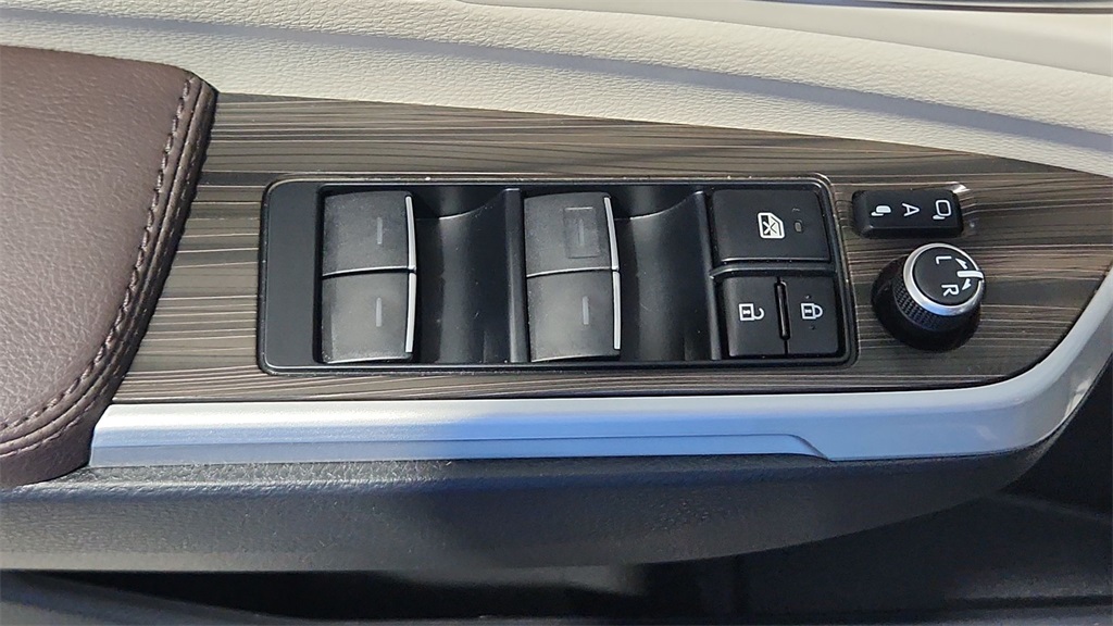 2023 Toyota Sienna Platinum photo 13
