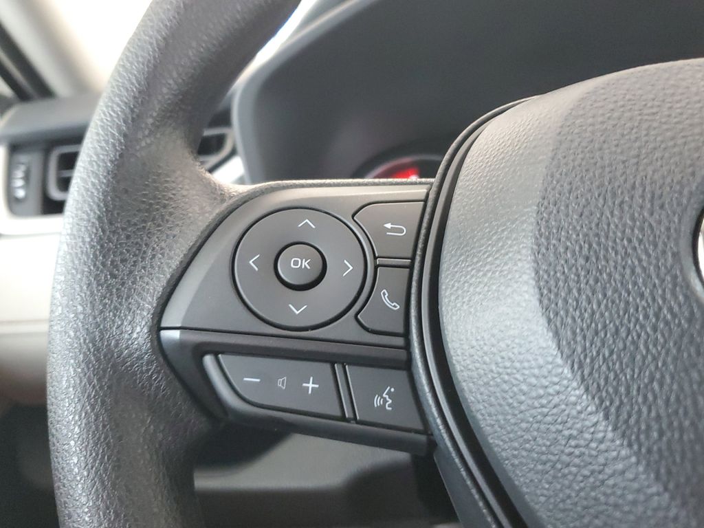 2025 Toyota RAV4 XLE photo 27