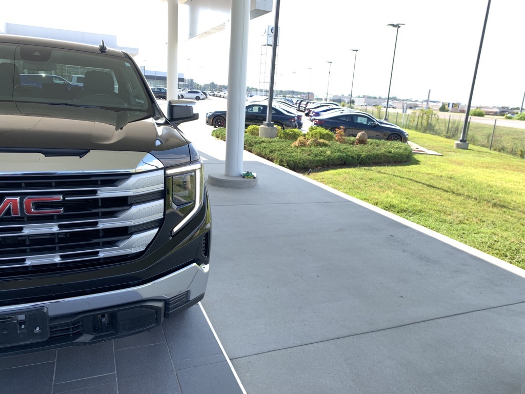 2024 Gmc Sierra 1500 SLE photo 2