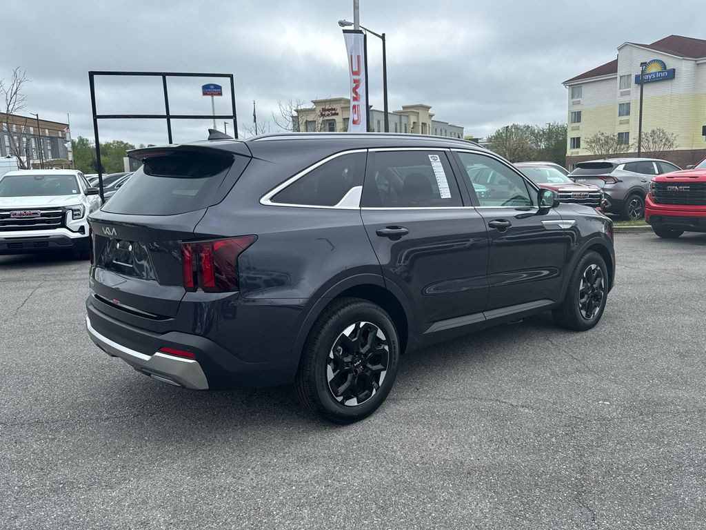 2025 Kia Sorento S photo 3