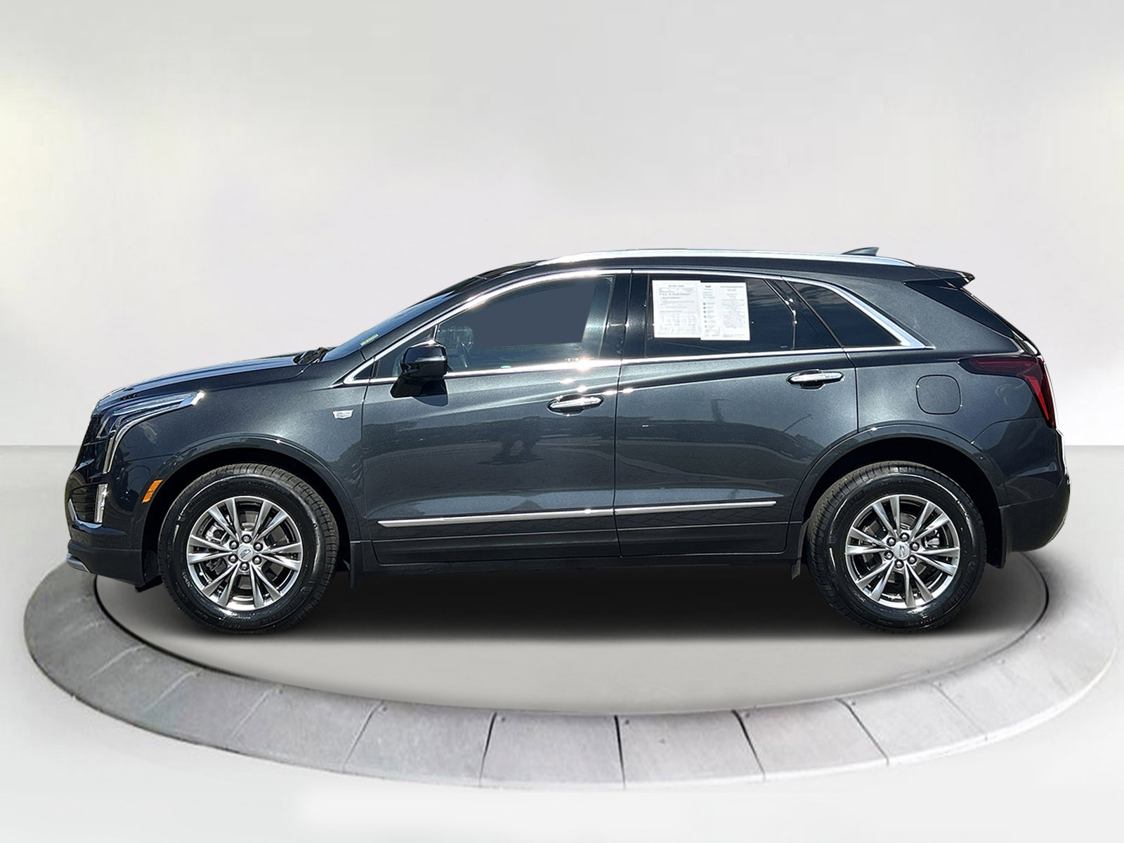 2022 Cadillac XT5 Premium Luxury photo 2