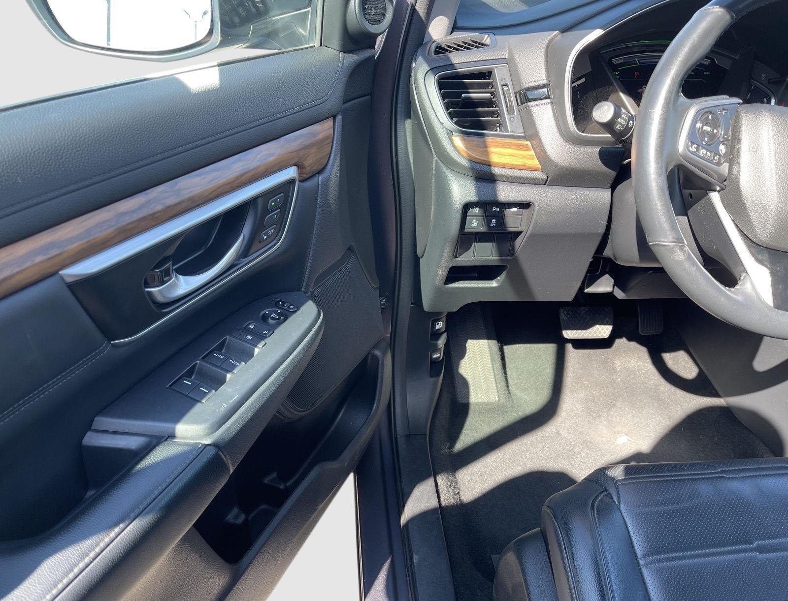 2020 Honda CR-V Hybrid Touring photo 2