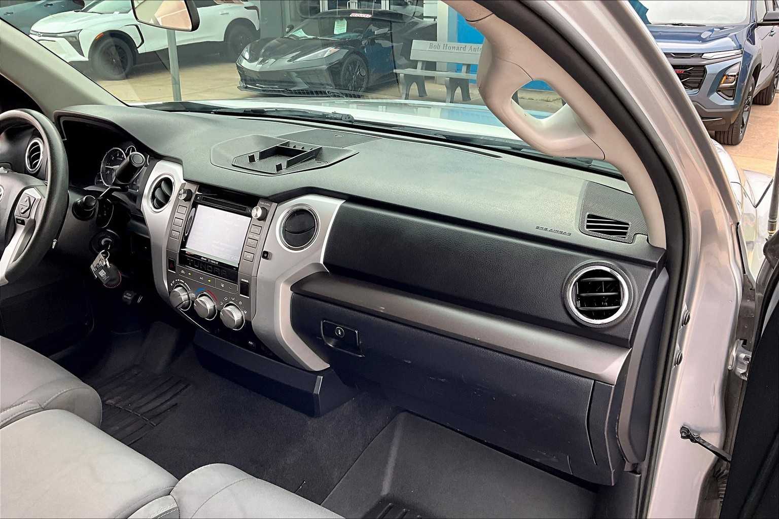 2017 Toyota Tundra SR5 photo 15