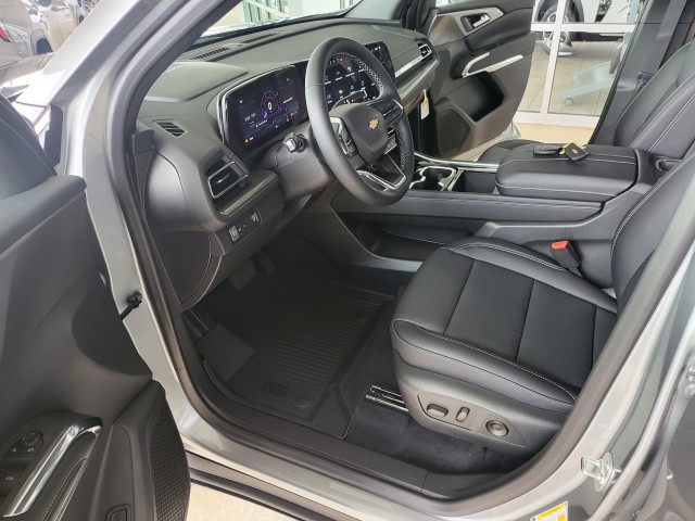 2025 Chevrolet Traverse photo 3