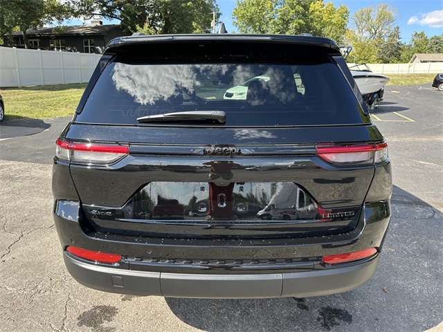 2025 Jeep Grand Cherokee Limited photo 4