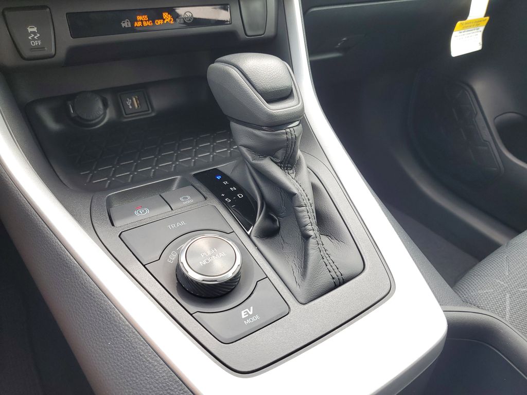 2025 Toyota RAV4 Hybrid XLE photo 20