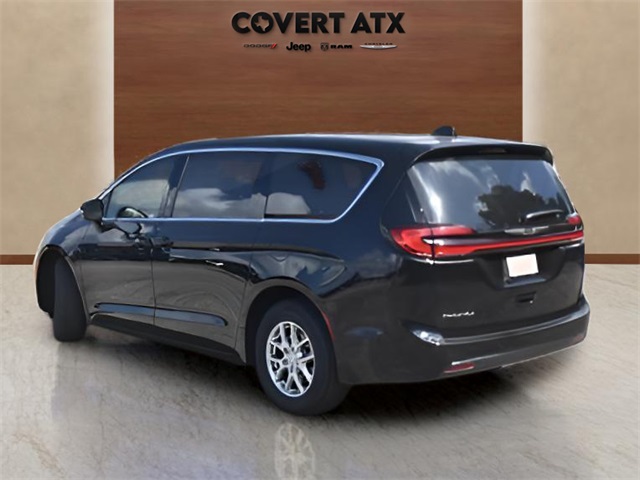2025 Chrysler Pacifica photo 2