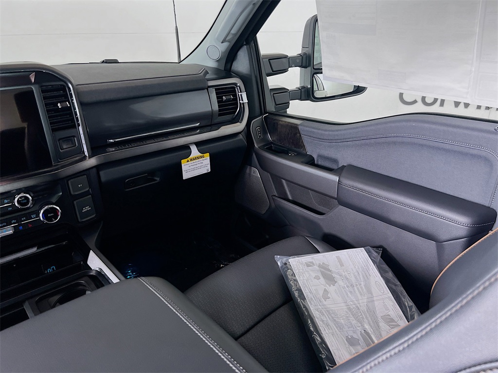 2025 Ford F-250 Lariat photo 25